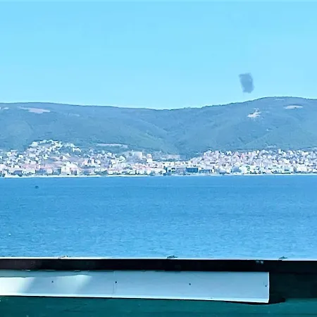 View Of The Sea And The Old Town Appartamento